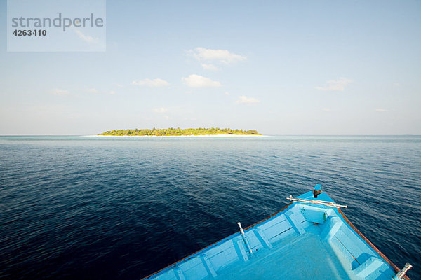 Boot und Havodigalaa Island  South Huvadhu-Atoll  Malediven