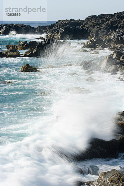 Meer und schwarzes Lavagestein  Los Hervideros  Lanzarote