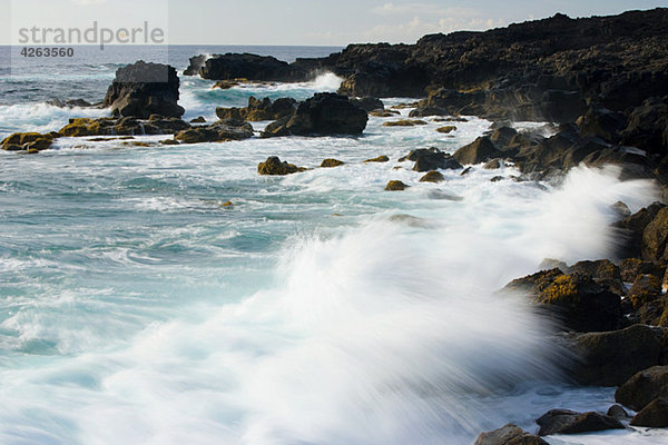 Meer und schwarzes Lavagestein  Los Hervideros  Lanzarote