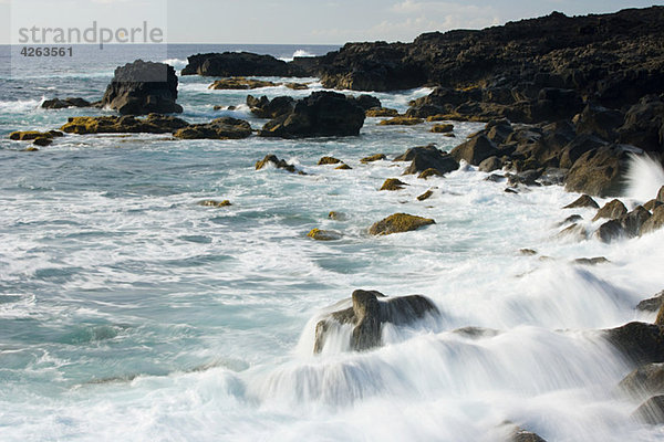 Meer und schwarzes Lavagestein  Los Hervideros  Lanzarote