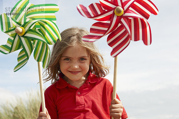 Porträt eines Mädchens mit Windmühlen