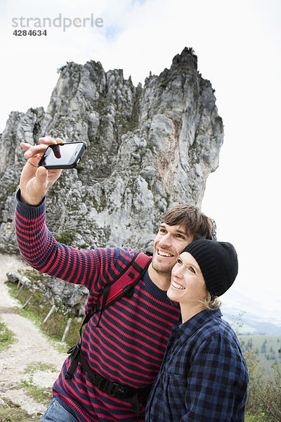 Paar beim Fotografieren in der Frontlandschaft