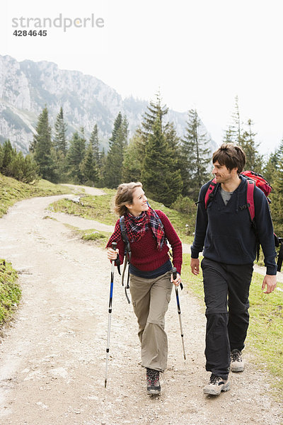 Pärchenwanderung auf dem Bergweg