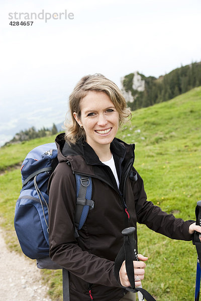 Frau beim Wandern