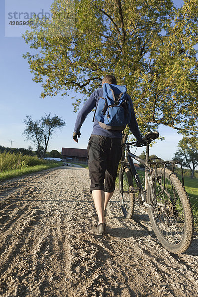 Wandern mit dem Mountainbike