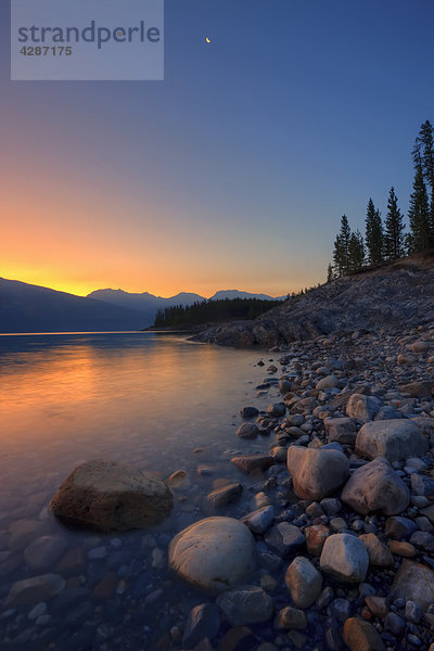 Sommer Sunrise auf Abraham See in der kanadischen Rockies  Alberta  Kanada