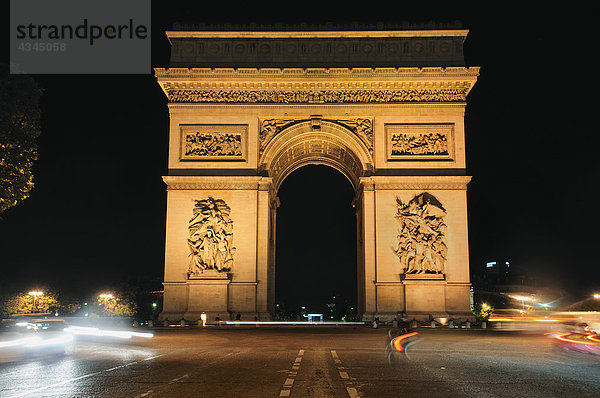 Frankreich  Paris  Arc de Triomphe bei Nacht