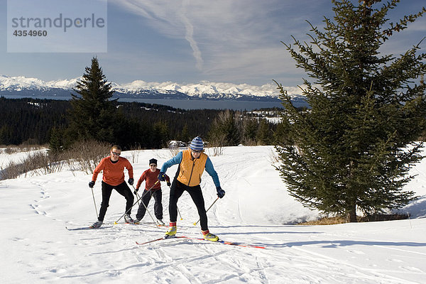 Gruppe von Skifahrern auf Baycrest Ski Routen Homer Kenai-Halbinsel in Alaska