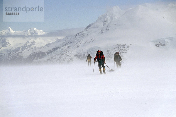 Bergsteiger Murray Schneefeld im Blizzardes Südgeorgien Insel antarktischen Sommer durch