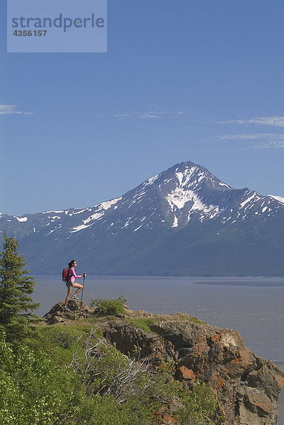 Frau Sommer wandern vorwärts Turnagain Arm