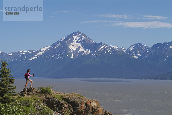 Frau Sommer wandern vorwärts Turnagain Arm