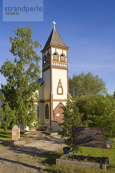 St. Paul s Church auf Front Street in Dawson City  Yukon Territory  Kanada Sommer