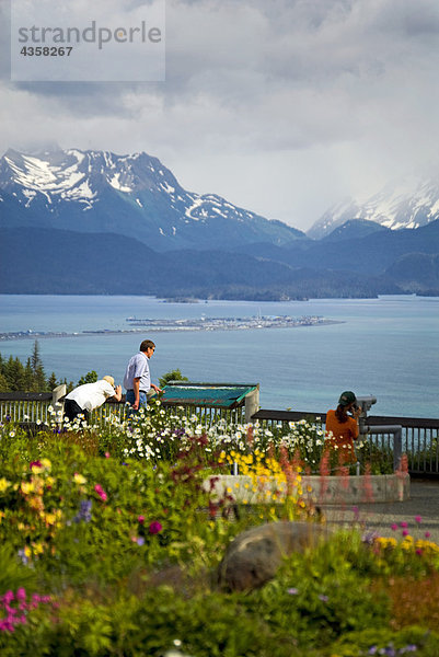 Kachemak Bay mit den Kenai Mountains im Hintergrund in South Central Alaska im Sommer