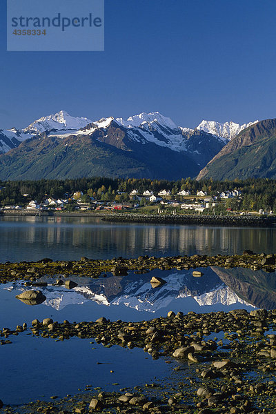 Fort Seward im Wasser @ Low reflektieren die Flut Inside Passage Southeast Alaska Sommer Tongass Nat Forest