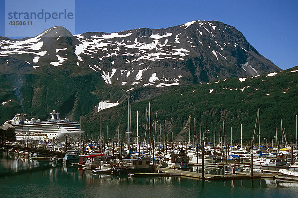 Princess Cruiseship im Port @ Whittier w/Boot Hafen AK SC Frühjahr