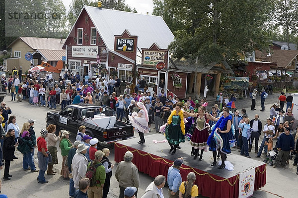 Talkeetna Moose fallen Festival Parade Talkeetna Alaska South Central Sommer