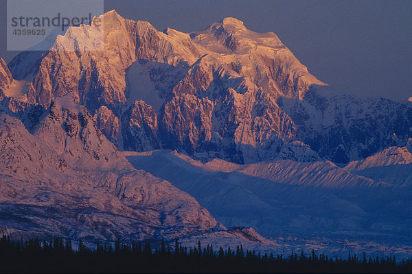 Alpenglühen auf Mt Hunter @ Sunrise IN Alaska Winter