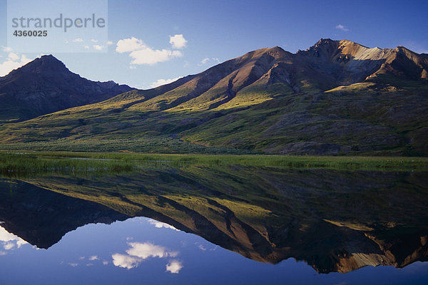 Berge reflektieren in Skolai See im Wrangell-St. Elias Nationalpark South Central Alaska Sommer