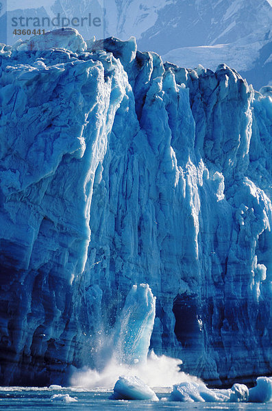 Große Eis Chunk Kälber aus Gesicht der Hubbard-Gletscher SE