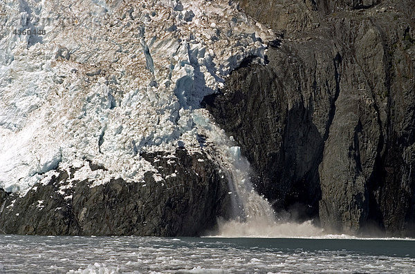 Klumpen des Eises Kalben aus der Aialik Gletscher Kenai Fjords National Park Kenai-Halbinsel in Alaska Sommer