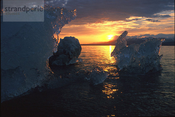 Eisberge bei Sonnenuntergang Russel Fjord Wildnis SE AK Wrangell-Saint Elias NP