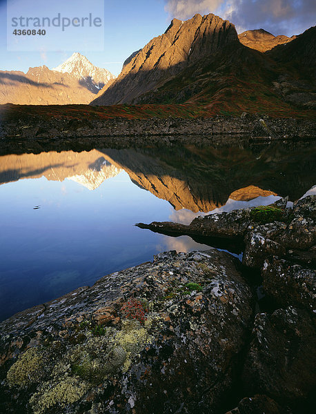 Reflexion in Symphony See Chugach Mts Herbst SC AK Chugach SP