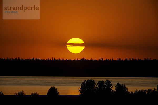 Sonnenuntergang über Cook Inlet in South Central Alaska Sommer