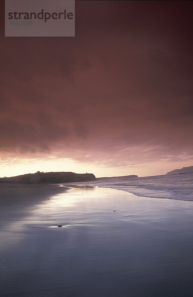 Sunset Over Strand von Pasagshak Bay Kodiak ist