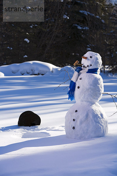 Schneeengel Laubwald Winter Beleuchtung Licht Produktion Nachmittag Schneemann