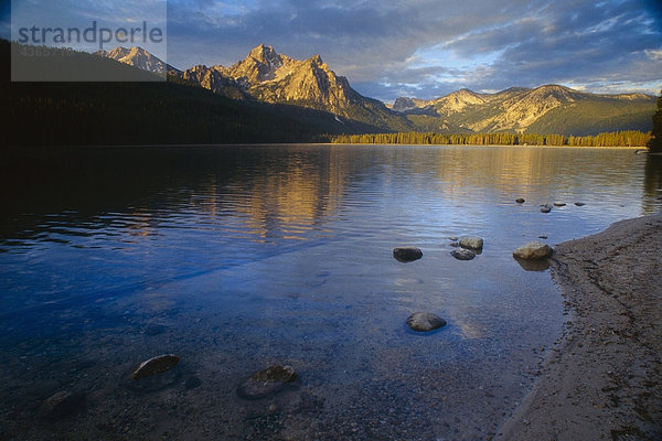 Sawtooth Mountains @ Stanley See in Abend Licht Sawtooth National Recreation Area Idaho USA