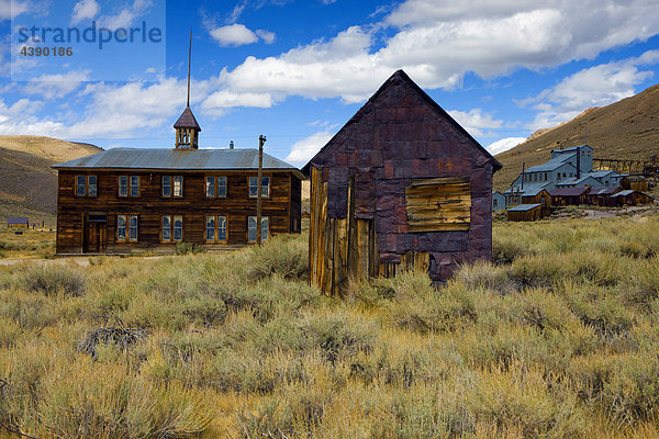 Bodie  USA  Amerika  Vereinigte Staaten  Kalifornien  Geisterstadt  Goldgräberstadt  Häuser  Bergwerk  Verfall