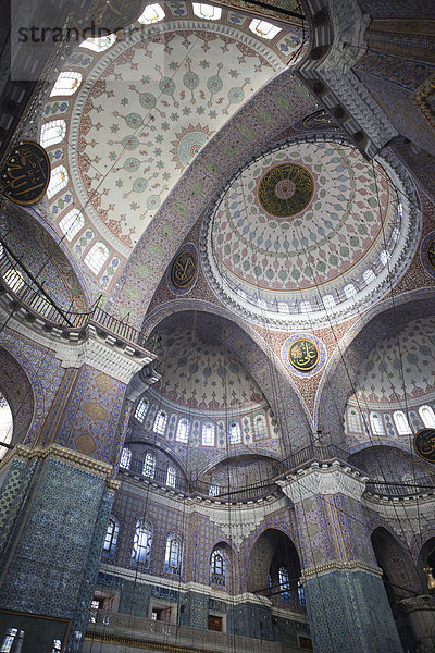 Türkei  Istanbul  Arpaciliar Moschee  Neue Moschee  Moschee  Türkisch  Islam  Islamisch  Moslem  innen  Kuppel  UNESCO  Welterbe