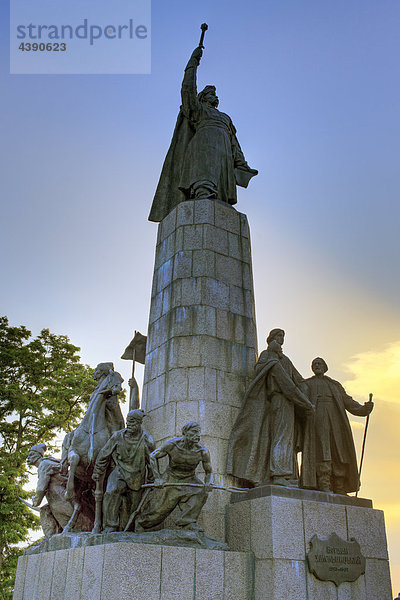 Europa  europäisch  Osteuropa  Cherkasy Oblast  Ukraine  Ukrainisch  Statue  Skulptur  Denkmal  hetman Bohdan Khmelnytsky  Chyhy