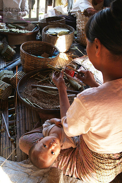 Asia  Burma  Myanmar  lake Inle  woman  work  textile industry  child