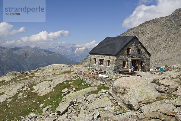 Die Bordierhütte SAC  Schweizer Alpen-Club  im Mattertal bei Grächen  Wallis Berghütte