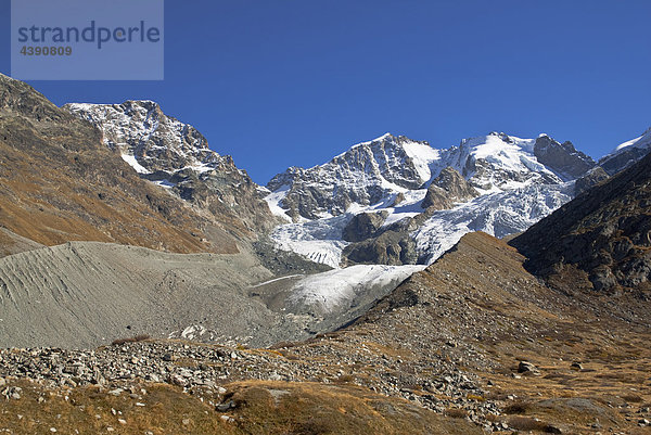 Piz Morteratsch  Piz Bernina und Piz Scerscen  von links nach rechts  gesehen aus der Val Roseg  Oberengadin