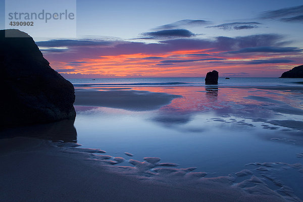 Sango Bay  Great Britain  Scotland  Europe  sea  coast  beach  seashore  rock  cliff  daybreak  mood  clouds  tides  low  ebb  tide