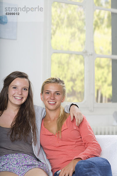 sitzend  Portrait  Freundschaft  Couch  Erfolg