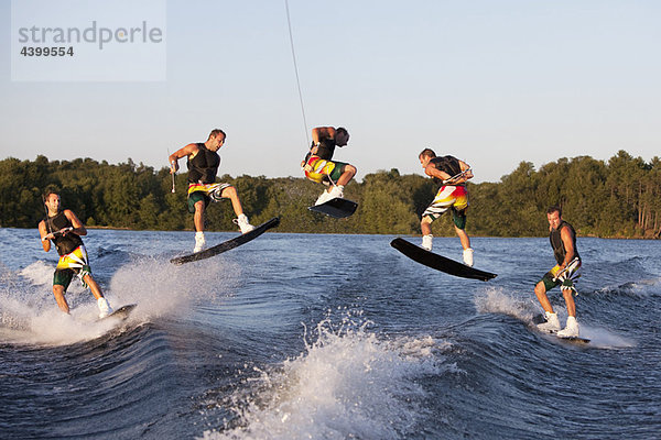 Wakeboarder mit 360er-Trick