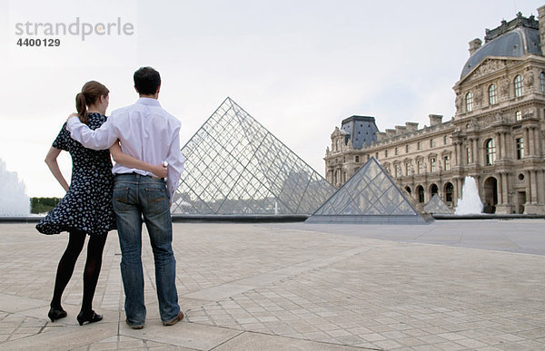 Paaransicht des Louvre paris