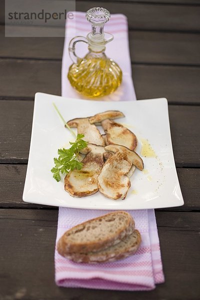 Fried cep slices with parsley  olive oil and bread