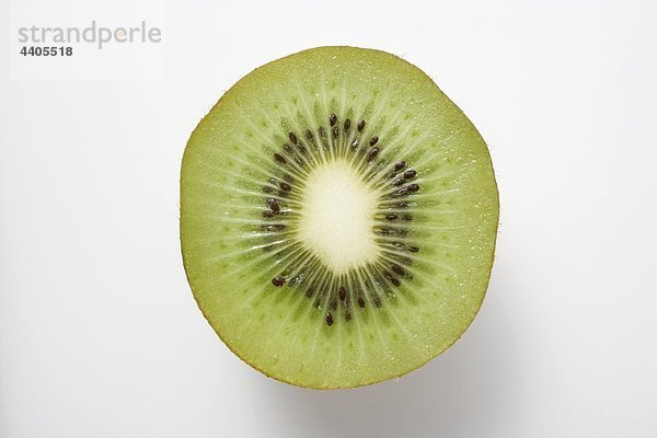 Hälfte ein Kiwi Obst (Querschnitt) von oben