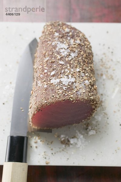 filettieren Messer Pfeffer Peperoni Thunfisch roh Speisesalz Salz