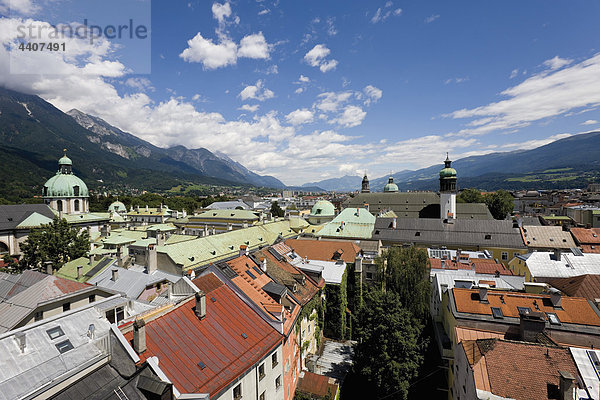 Österreich  Tirol  Innsbruck  Stadtansicht mit goldenen Datschi