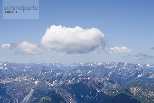 Deutschland  Bayern  Blick auf Wolken über Gebirge