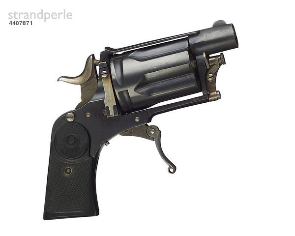 Revolver vor weißem Hintergrund  Nahaufnahme