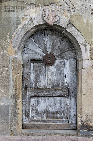 Frankreich  Elsass  Blick auf die alte Tür