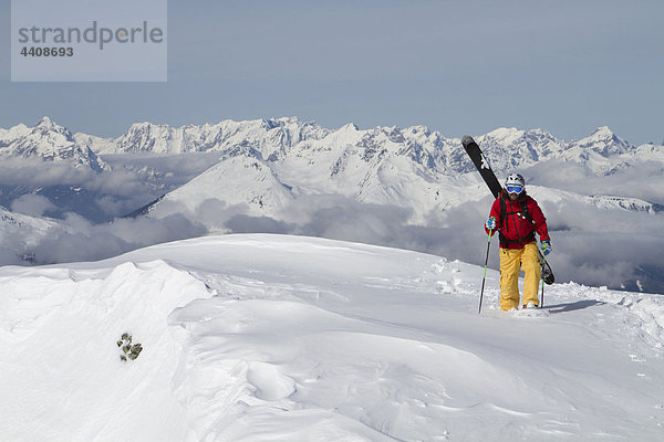 Österreich  Tirol  Gerlos  Skifahren auf verschneiten Bergen