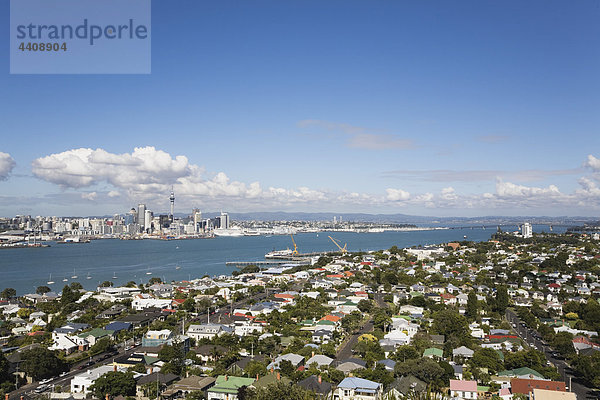 Neuseeland  Auckland  Nordinsel  Blick auf die Skyline der Stadt