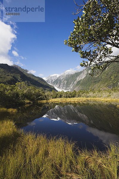 Neuseeland  Südinsel  Blick auf den Weastland Nationalpark mit Peter's Pool und franz josef glacier